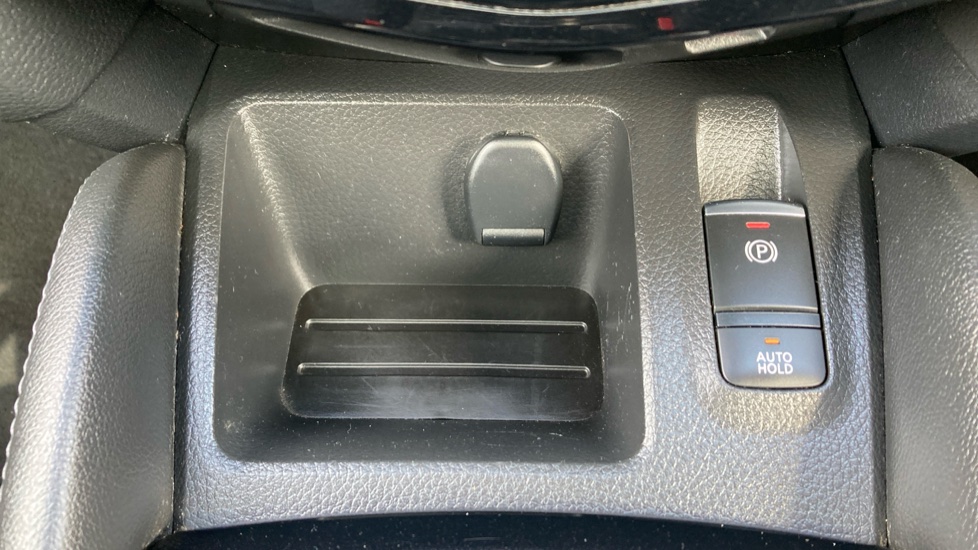 Nissan Qashqai 1.5 dCi N-Connecta 5dr Diesel Hatchback - Image 24