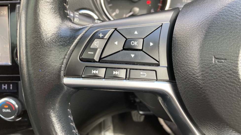 Nissan Qashqai 1.5 dCi N-Connecta 5dr Diesel Hatchback - Image 25