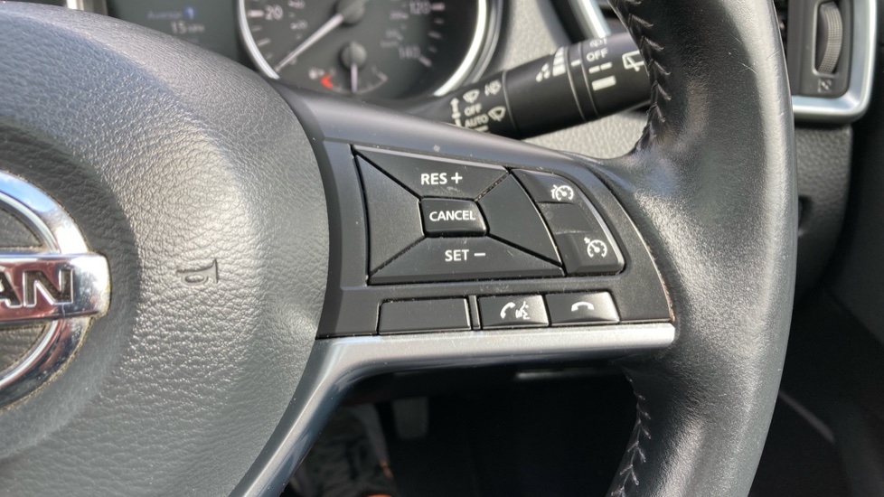 Nissan Qashqai 1.5 dCi N-Connecta 5dr Diesel Hatchback - Image 26