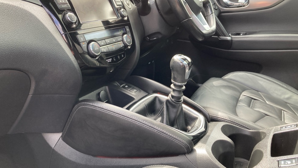 Nissan Qashqai 1.5 dCi 115 Tekna+ 5dr Diesel Hatchback - Image 13