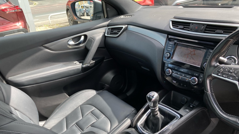 Nissan Qashqai 1.5 dCi 115 Tekna+ 5dr Diesel Hatchback - Image 14