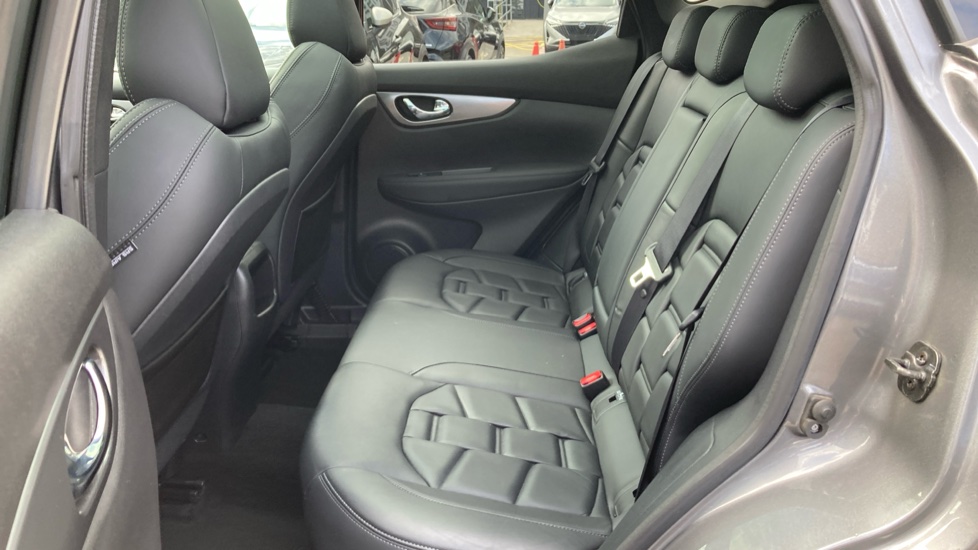 Nissan Qashqai 1.5 dCi 115 Tekna+ 5dr Diesel Hatchback - Image 16