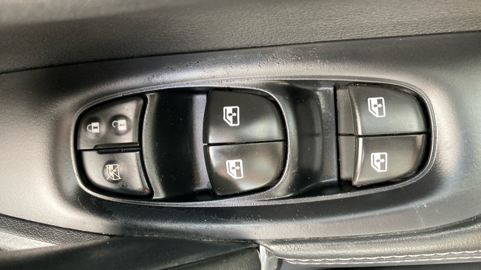 Nissan Qashqai 1.5 dCi 115 Tekna+ 5dr Diesel Hatchback - Image 29