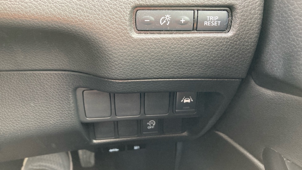 Nissan Qashqai 1.5 dCi 115 Tekna+ 5dr Diesel Hatchback - Image 31