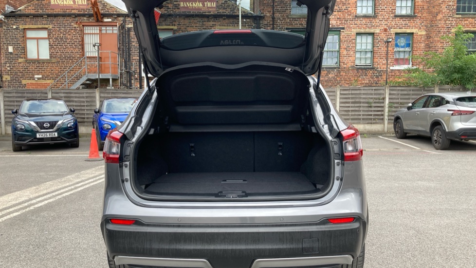 Nissan Qashqai 1.5 dCi Tekna 5dr Diesel Hatchback - Image 4