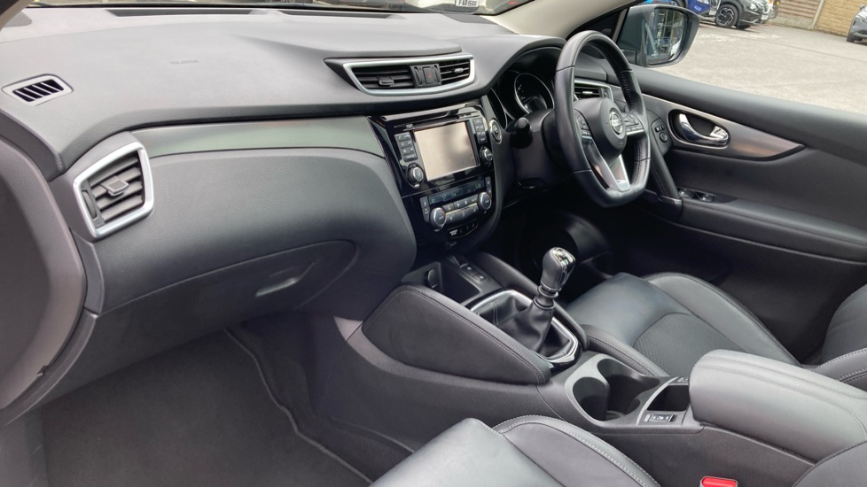 Nissan Qashqai 1.5 dCi Tekna 5dr Diesel Hatchback - Image 9