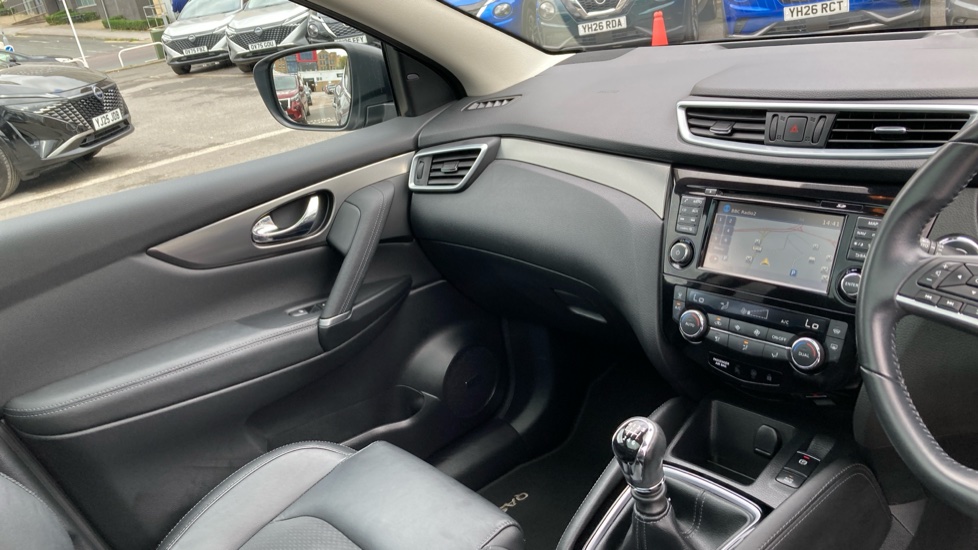 Nissan Qashqai 1.5 dCi Tekna 5dr Diesel Hatchback - Image 14