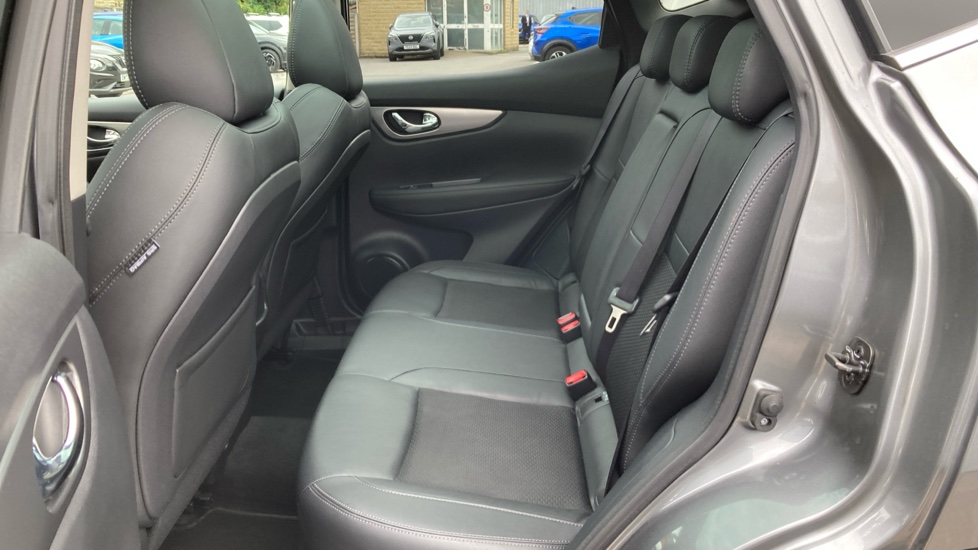 Nissan Qashqai 1.5 dCi Tekna 5dr Diesel Hatchback - Image 16