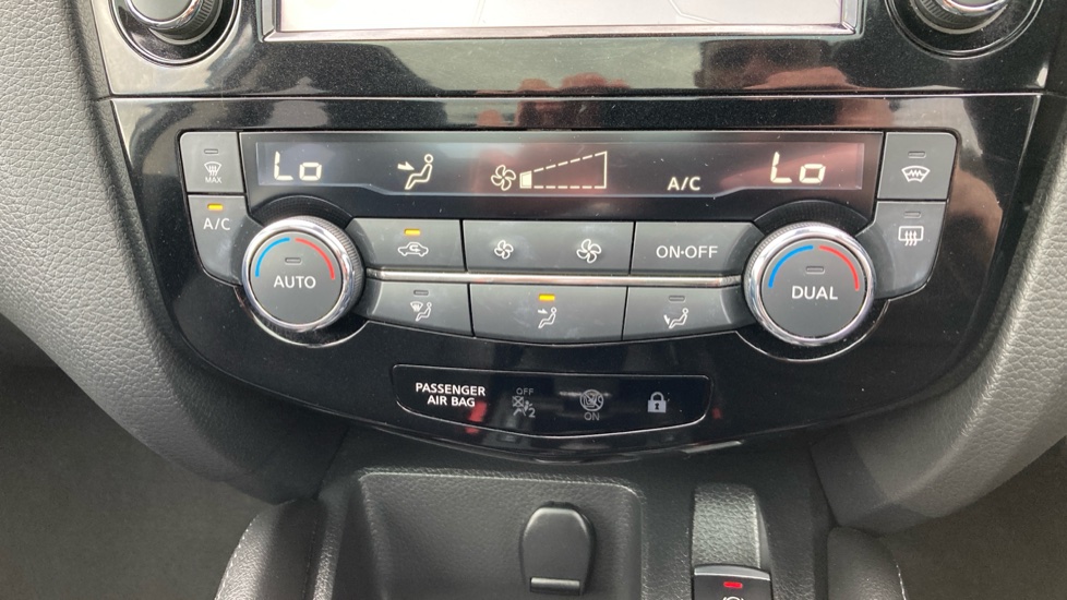 Nissan Qashqai 1.5 dCi Tekna 5dr Diesel Hatchback - Image 25