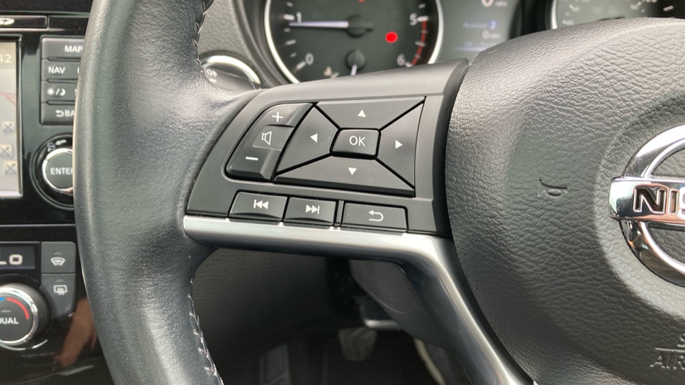 Nissan Qashqai 1.5 dCi Tekna 5dr Diesel Hatchback - Image 30