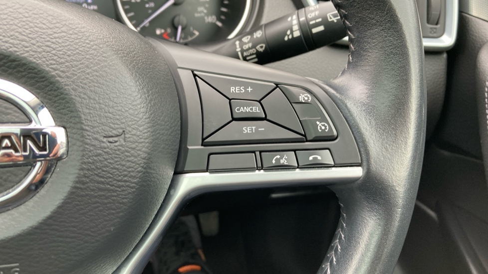 Nissan Qashqai 1.5 dCi Tekna 5dr Diesel Hatchback - Image 31