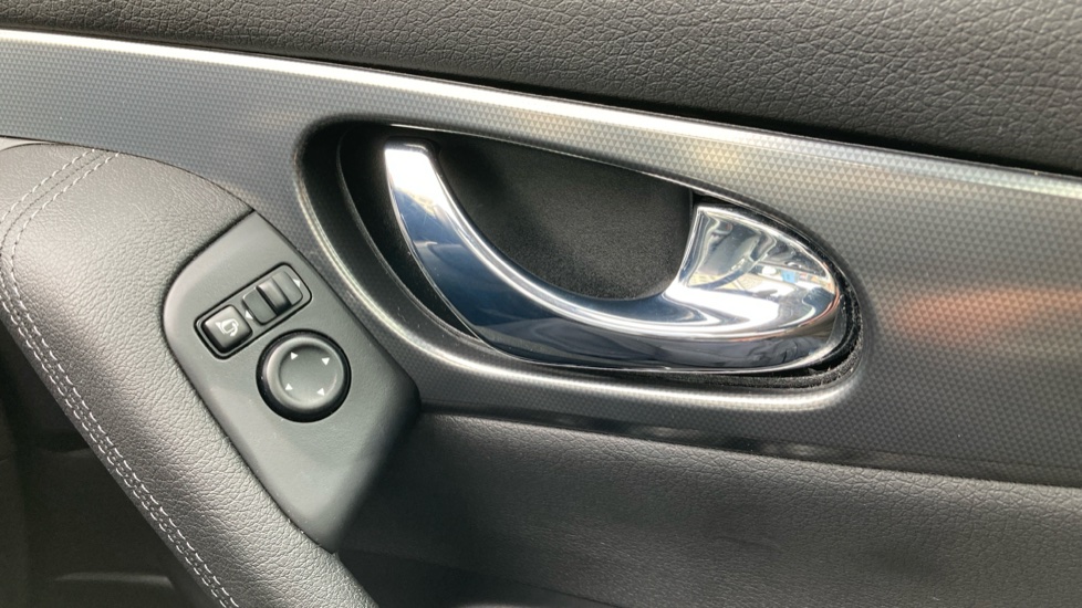 Nissan Qashqai 1.5 dCi Tekna 5dr Diesel Hatchback - Image 33