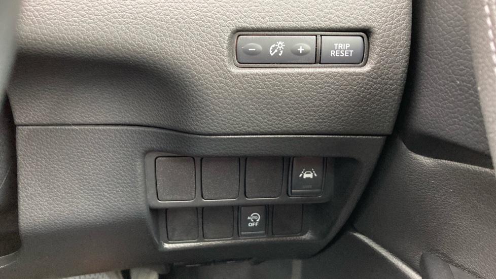 Nissan Qashqai 1.5 dCi Tekna 5dr Diesel Hatchback - Image 34