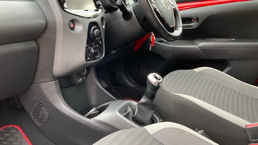 Toyota Aygo 1.0 VVT-i X-Play 5dr Petrol Hatchback - Image 13