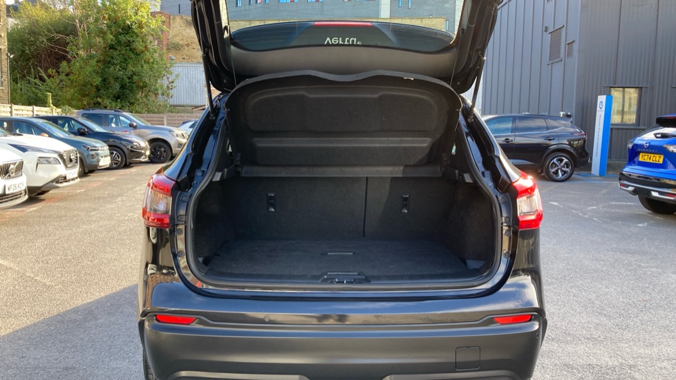 Nissan Qashqai 1.3 DiG-T Acenta Premium 5dr Petrol Hatchback - Image 4