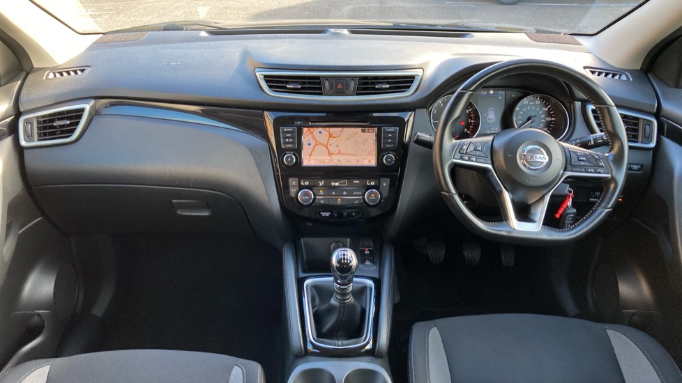 Nissan Qashqai 1.3 DiG-T Acenta Premium 5dr Petrol Hatchback - Image 10