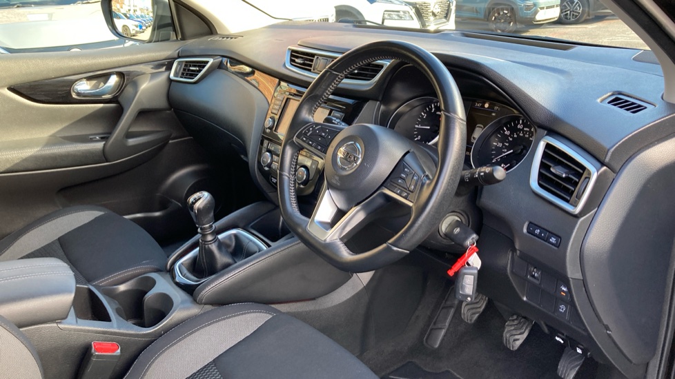 Nissan Qashqai 1.3 DiG-T Acenta Premium 5dr Petrol Hatchback - Image 11