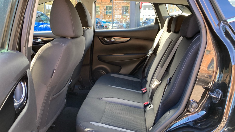 Nissan Qashqai 1.3 DiG-T Acenta Premium 5dr Petrol Hatchback - Image 16