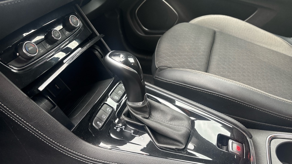 Vauxhall Grandland X 1.2 Turbo Griffin Edition 5dr Auto Petrol Hatchback - Image 13