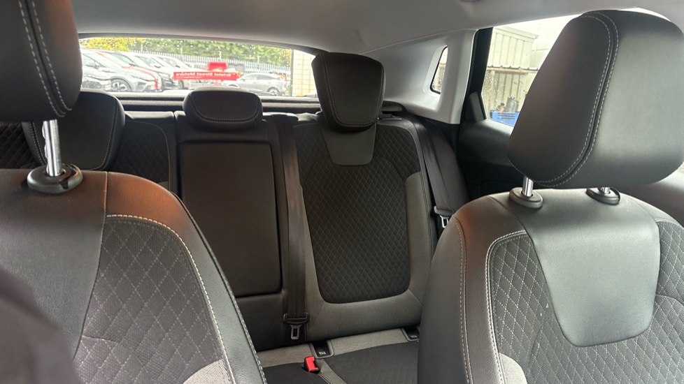 Vauxhall Grandland X 1.2 Turbo Griffin Edition 5dr Auto Petrol Hatchback - Image 15