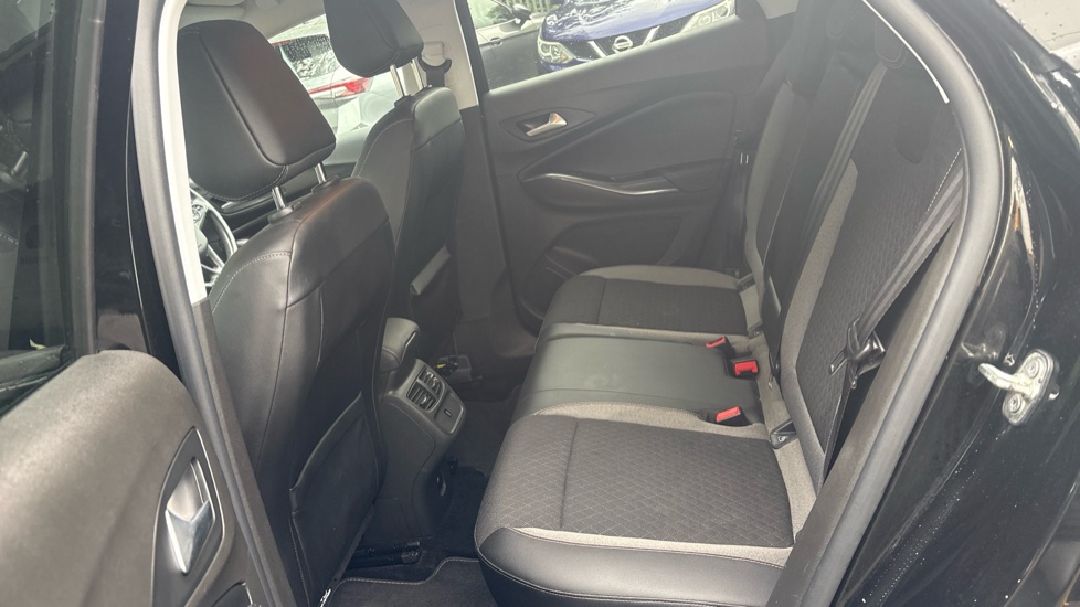 Vauxhall Grandland X 1.2 Turbo Griffin Edition 5dr Auto Petrol Hatchback - Image 16