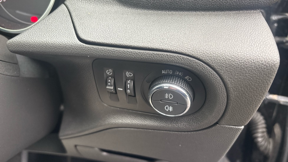 Vauxhall Grandland X 1.2 Turbo Griffin Edition 5dr Auto Petrol Hatchback - Image 23