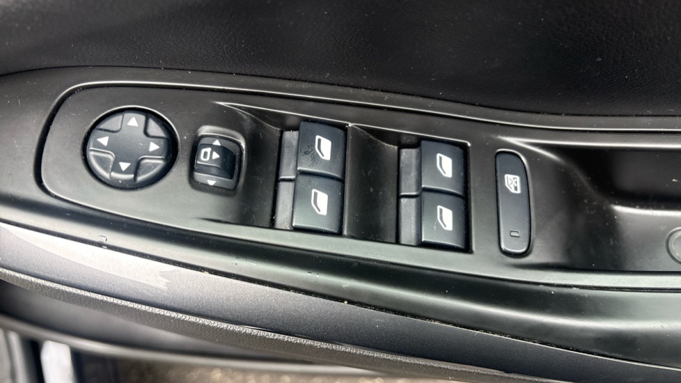 Vauxhall Grandland X 1.2 Turbo Griffin Edition 5dr Auto Petrol Hatchback - Image 24