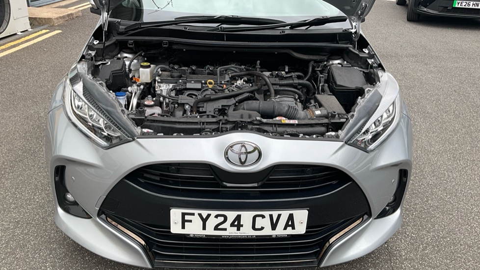 Toyota Yaris 1.5 Hybrid Excel 5dr CVT Hybrid Hatchback - Image 8