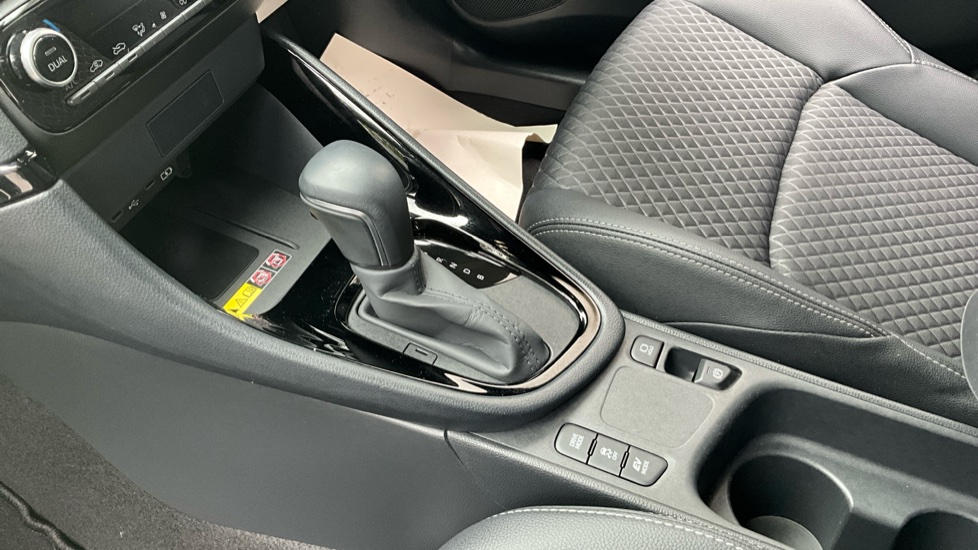 Toyota Yaris 1.5 Hybrid Excel 5dr CVT Hybrid Hatchback - Image 13