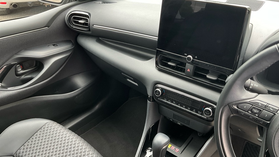 Toyota Yaris 1.5 Hybrid Excel 5dr CVT Hybrid Hatchback - Image 14