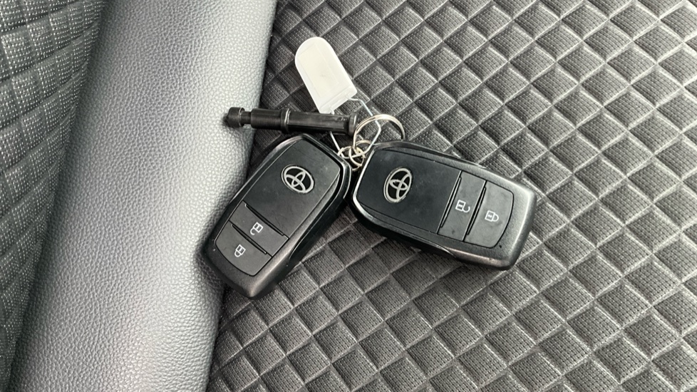 Toyota Yaris 1.5 Hybrid Excel 5dr CVT Hybrid Hatchback - Image 20