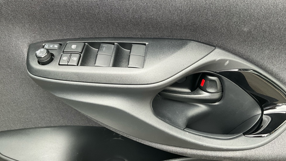 Toyota Yaris 1.5 Hybrid Excel 5dr CVT Hybrid Hatchback - Image 36