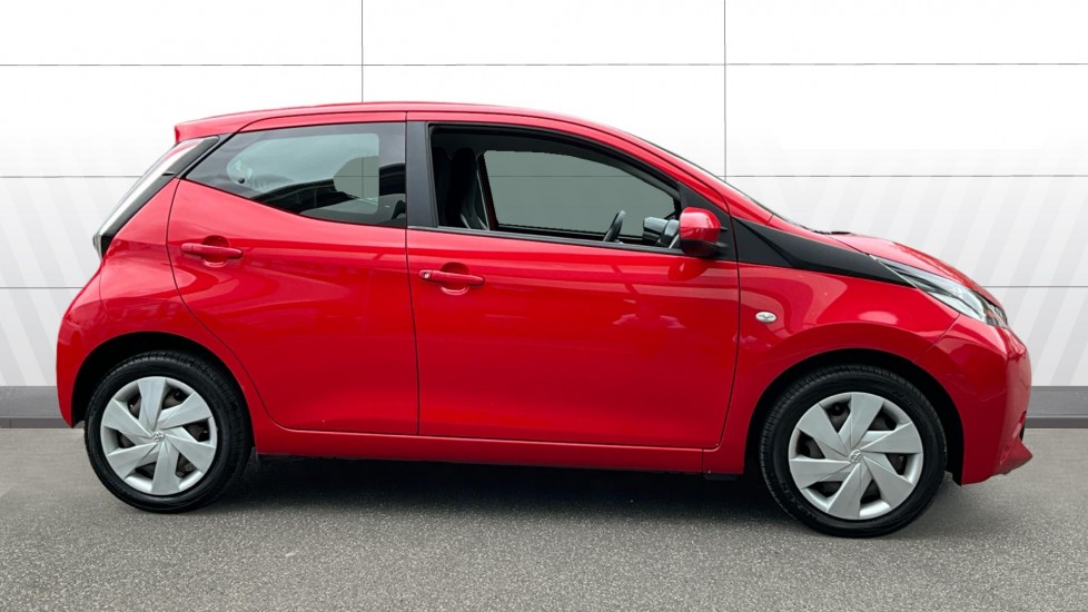 Toyota Aygo 1.0 VVT-i X-Play 5dr Petrol Hatchback - Image 5