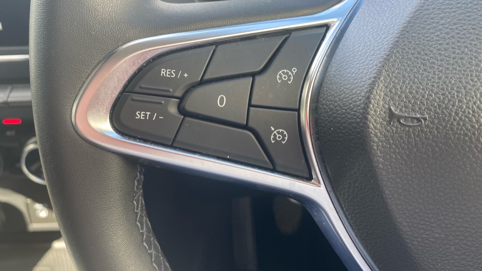 Renault Captur 1.3 TCE 140 SE Edition 5dr Petrol Hatchback - Image 28