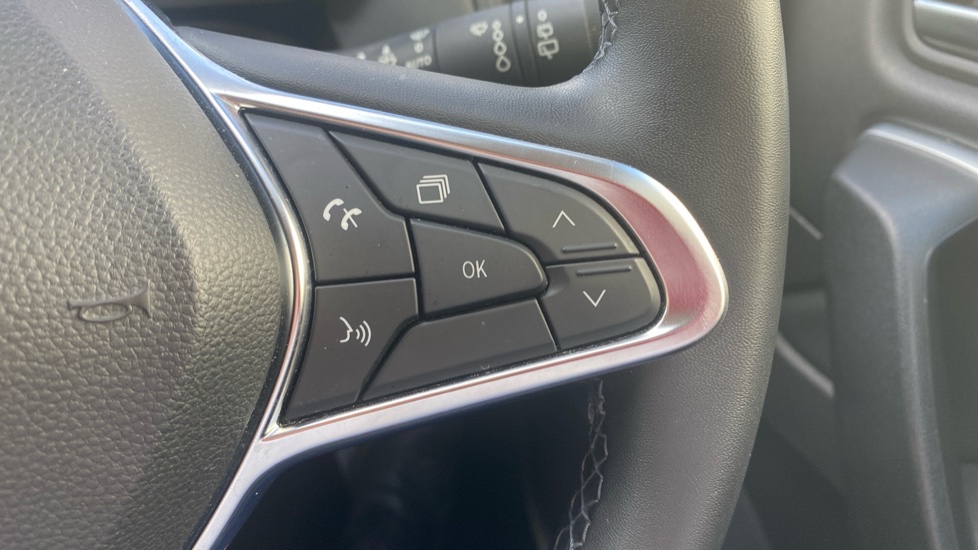 Renault Captur 1.3 TCE 140 SE Edition 5dr Petrol Hatchback - Image 29
