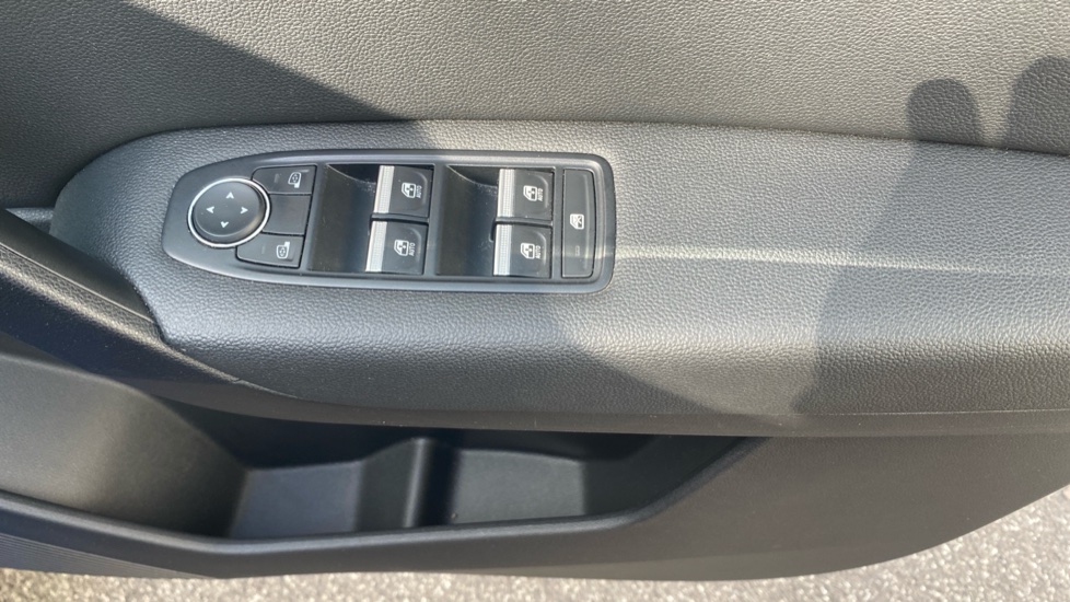 Renault Captur 1.3 TCE 140 SE Edition 5dr Petrol Hatchback - Image 33