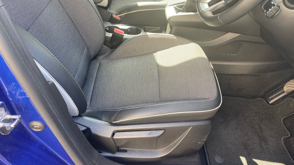 Renault Captur 1.3 TCE 140 SE Edition 5dr Petrol Hatchback - Image 34