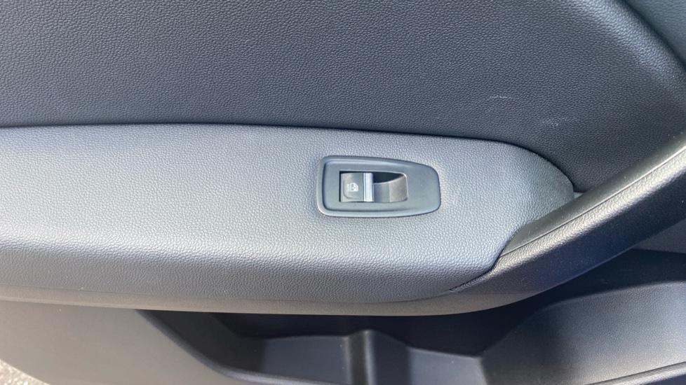 Renault Captur 1.3 TCE 140 SE Edition 5dr Petrol Hatchback - Image 44