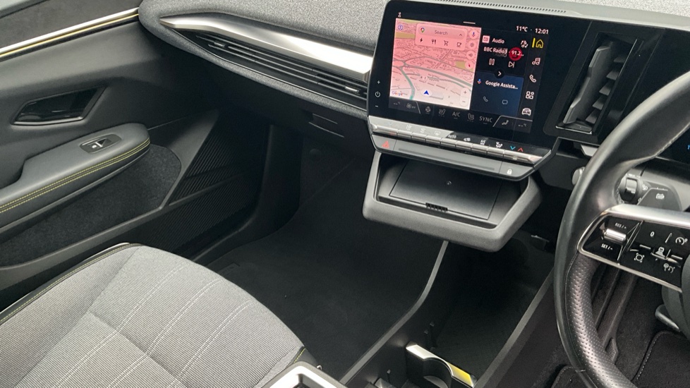 Renault Megane E-Tech EV60 160kW Launch Edition 60kWh OC 5dr Auto Electric Hatchback - Image 14