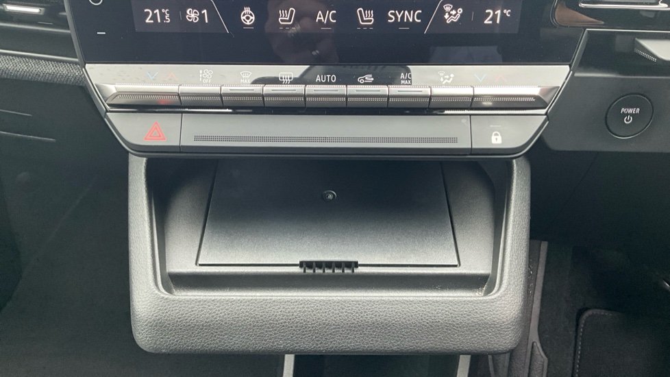 Renault Megane E-Tech EV60 160kW Launch Edition 60kWh OC 5dr Auto Electric Hatchback - Image 26