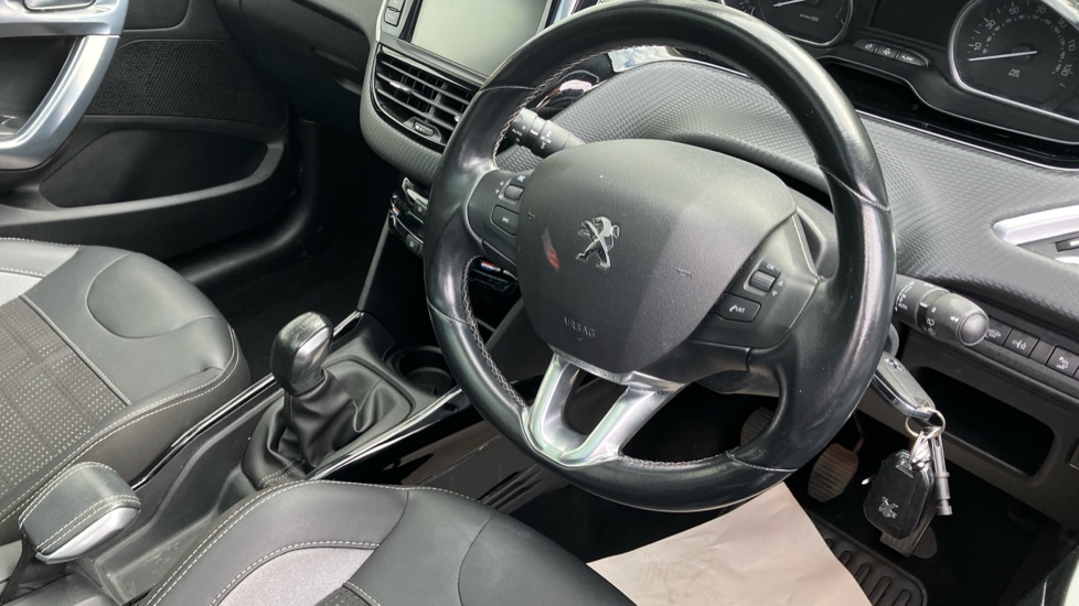 Peugeot 2008 1.2 PureTech Allure Premium 5dr Petrol Estate - Image 11
