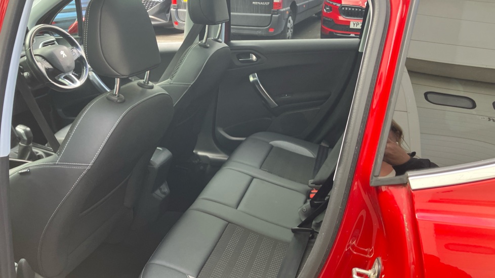 Peugeot 2008 1.2 PureTech Allure Premium 5dr Petrol Estate - Image 16