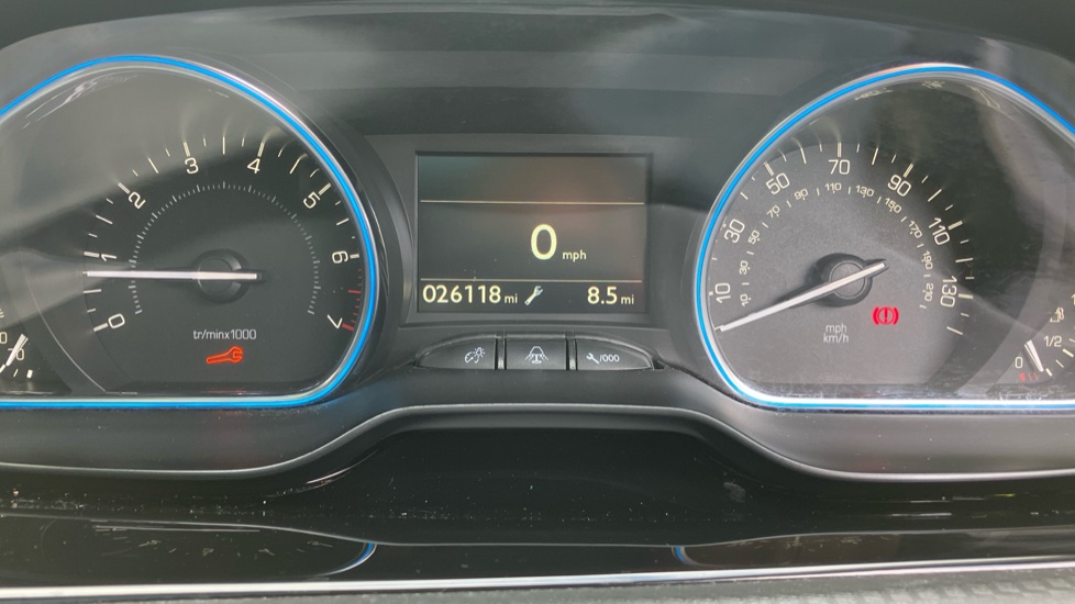 Peugeot 2008 1.2 PureTech Allure Premium 5dr Petrol Estate - Image 18