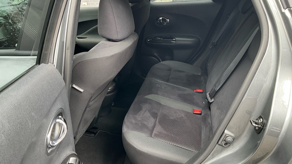 Nissan Juke 1.6 Acenta Premium 5dr Xtronic Petrol Hatchback - Image 16