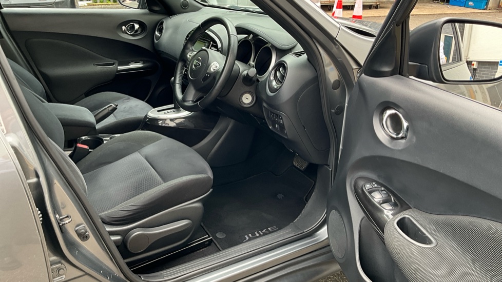 Nissan Juke 1.6 Acenta Premium 5dr Xtronic Petrol Hatchback - Image 39