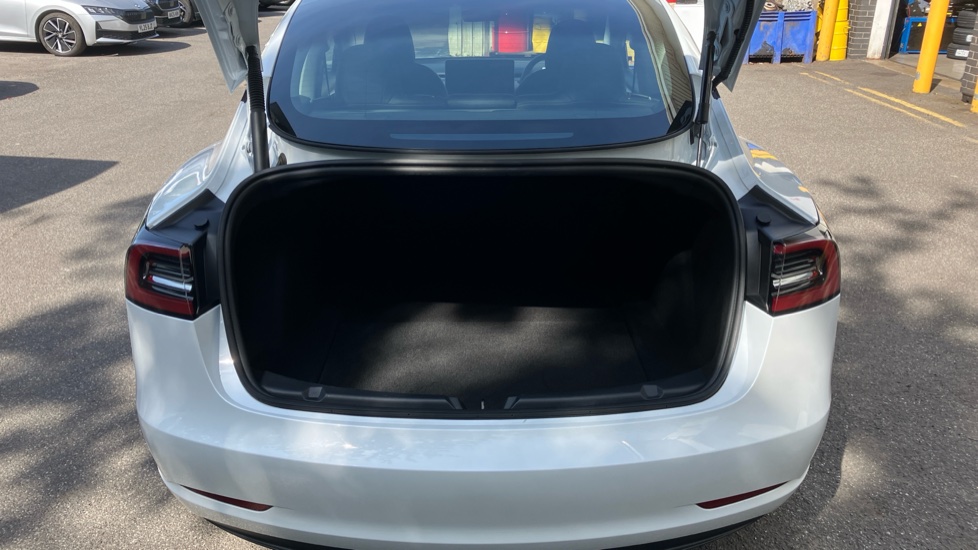 Tesla Model 3 Long Range AWD 4dr Auto Electric Saloon - Image 4