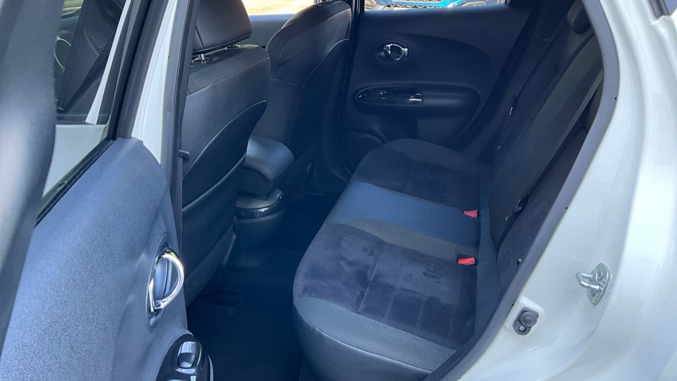 Nissan Juke 1.5 dCi N-Connecta 5dr Diesel Hatchback - Image 16