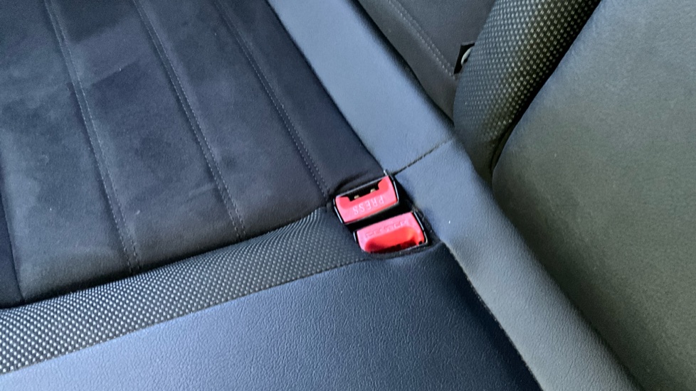 Nissan Juke 1.5 dCi N-Connecta 5dr Diesel Hatchback - Image 17