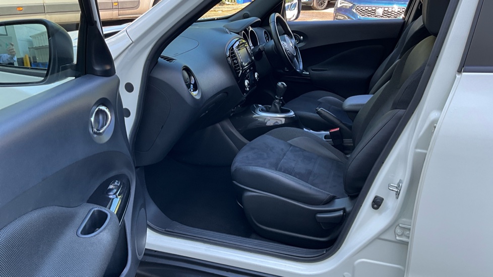 Nissan Juke 1.5 dCi N-Connecta 5dr Diesel Hatchback - Image 22