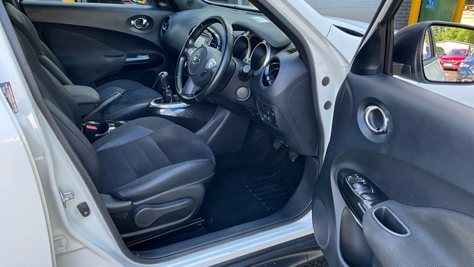 Nissan Juke 1.5 dCi N-Connecta 5dr Diesel Hatchback - Image 26